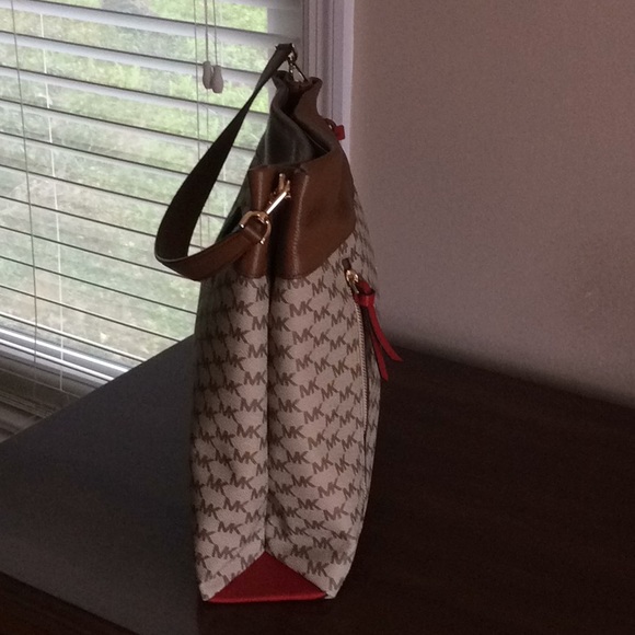 Michael Kors MK Large Signature Hobo - Picture 3 of 8